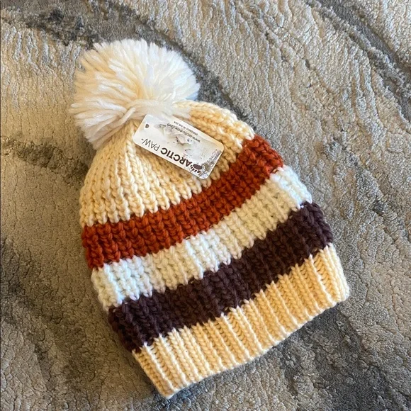 The Arctic Paw cotton & Acrylic beanie hat with pompom - Picture 2 of 7